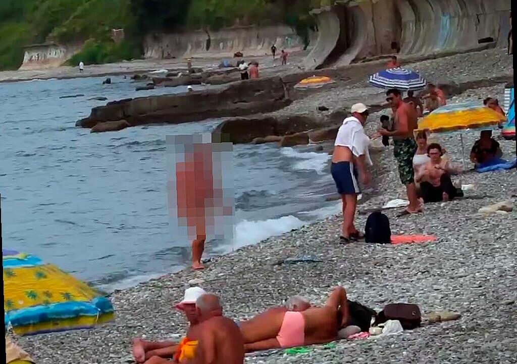 Голый турист был пойман на пляже в поселке Дагомыс в Сочи