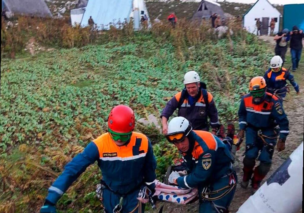 Туристу на Черкесском перевале плохо: спасатели вызвали вертолёт