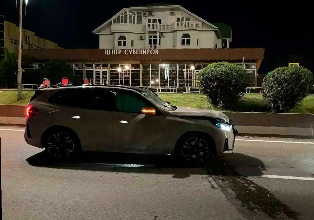 В ночной час в Адлере произошло страшное происшествие: пешехода сбили насмерть.