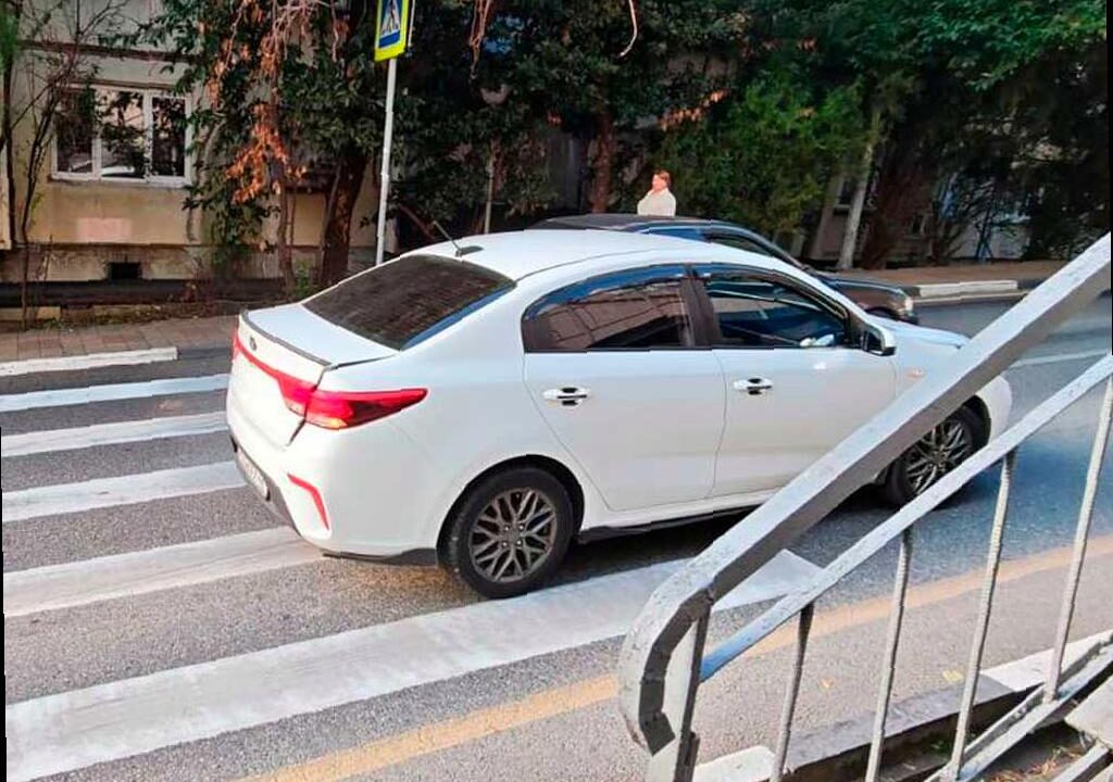 В центре Сочи на пешеходном переходе пострадал ребёнок