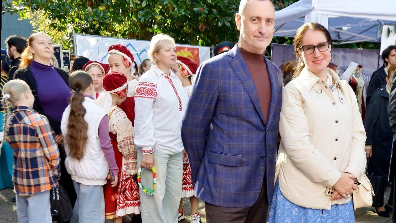 «Виктор Тепляков принял участие в праздновании Дня народного единства в Сочи»