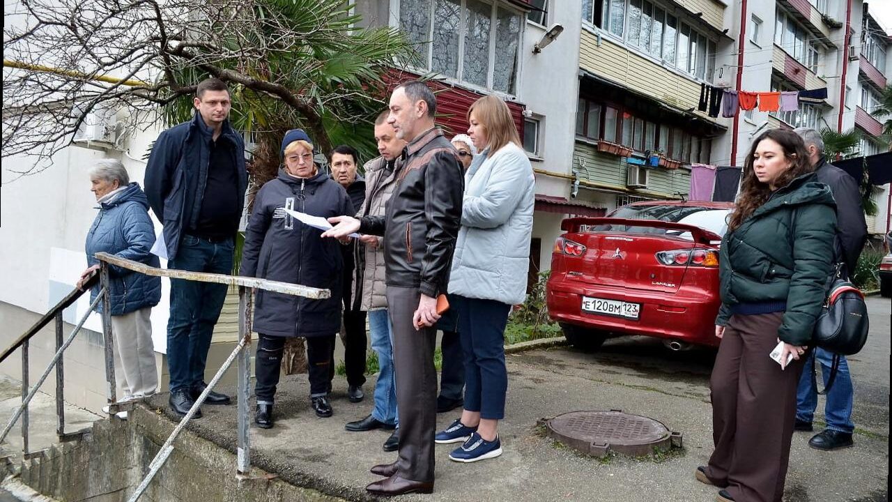 «Виктор Тепляков осмотрел улицу Пасечную в Сочи»