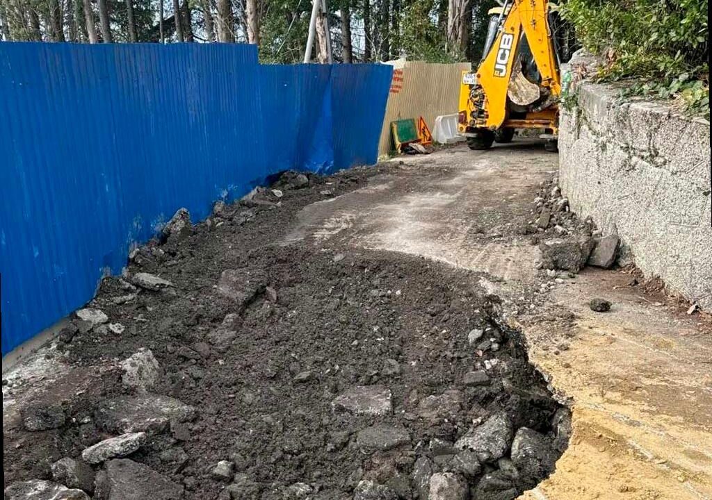 Проблемы при ремонте дороги в микрорайоне Малый Ахун в Сочи