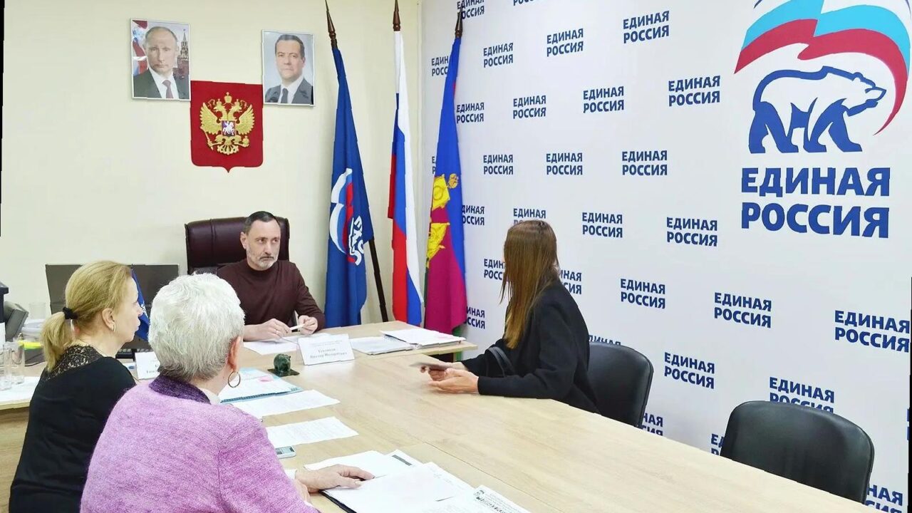 «Виктор Тепляков встретился с избирателями в офисе партии «Единая Россия»»